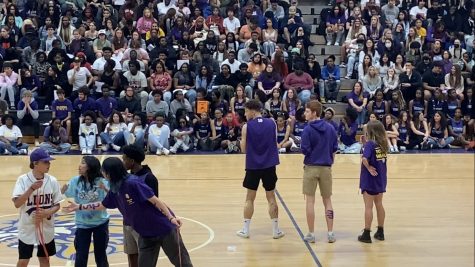 The beginning of the Fruit Roll-Up challenge at the Tallwood 30-year Anniversary pep-rally. 