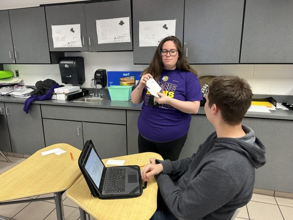 Tallwood’s ASL Club Quietly Introduces Students to a Unique Language
